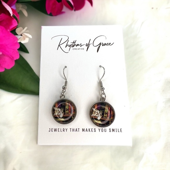 ✨ Purr-fectly Bookish: Cat Dangle Earrings for Every Book Lover! 📚🐾 NWT - Picture 2 of 5